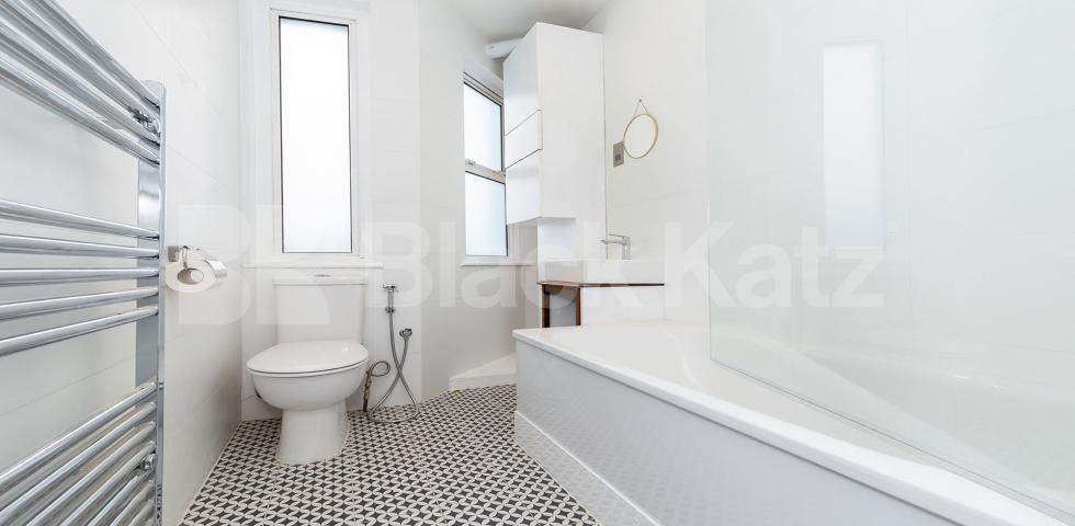 			3 Bedroom, 2 bath, 1 reception Apartment			 Ballards Lane, FINCHLEY CENTRAL N3